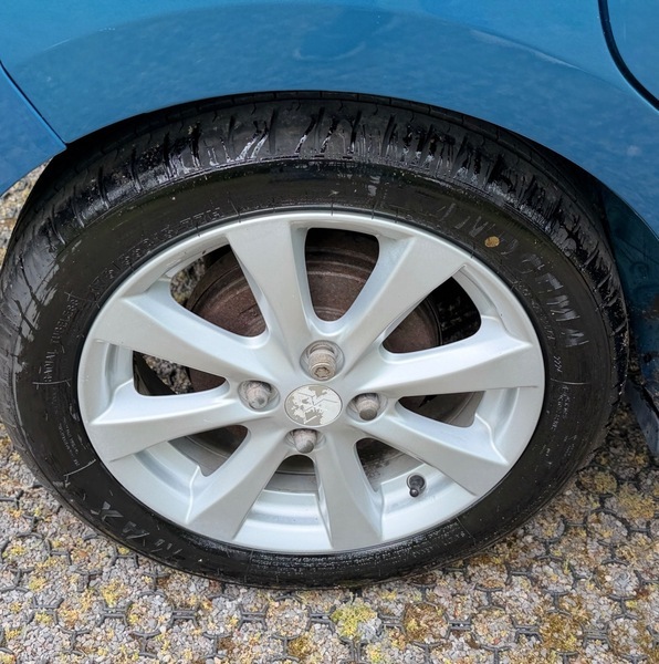 Mitsubishi Mirage 1 White #17