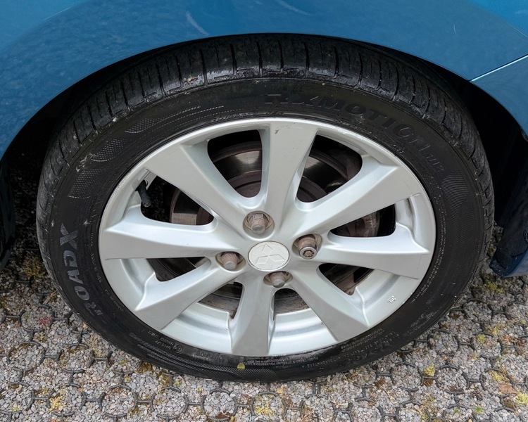 Mitsubishi Mirage 1 White #14