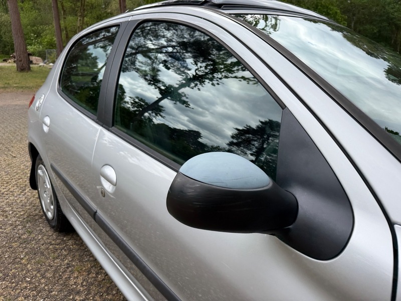 Peugeot 206 Hatchback Silver #37