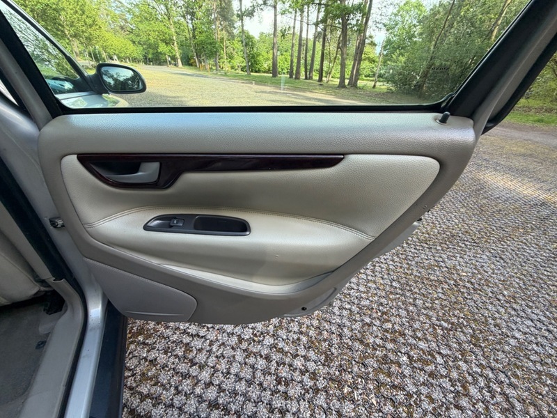 Volvo V70 2.4 Se Silver #21