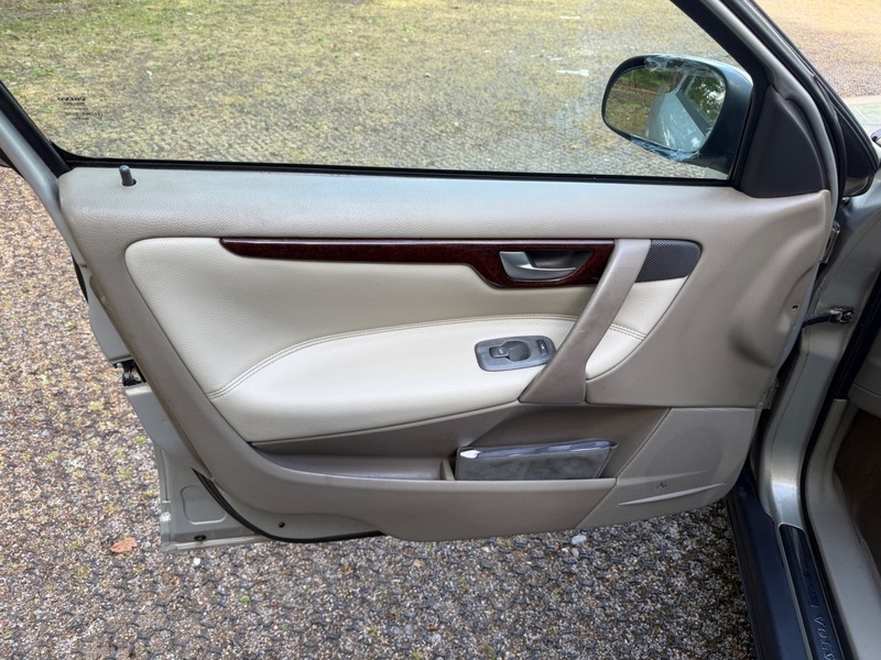 Volvo V70 2.4 Se Silver #19