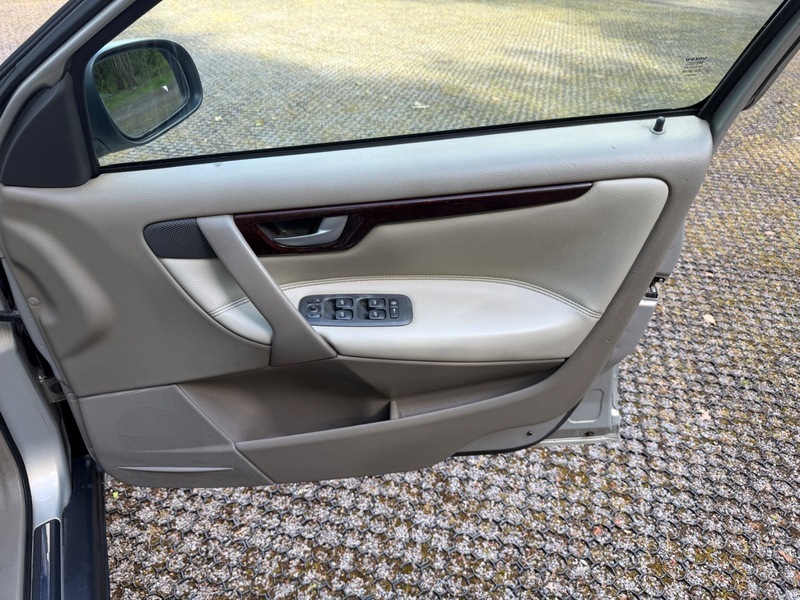 Volvo V70 2.4 Se Silver #20