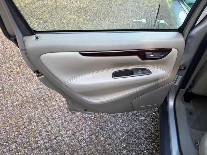 Volvo V70 2.4 Se Silver #18