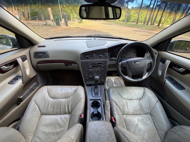 Volvo V70 2.4 Se Silver #2