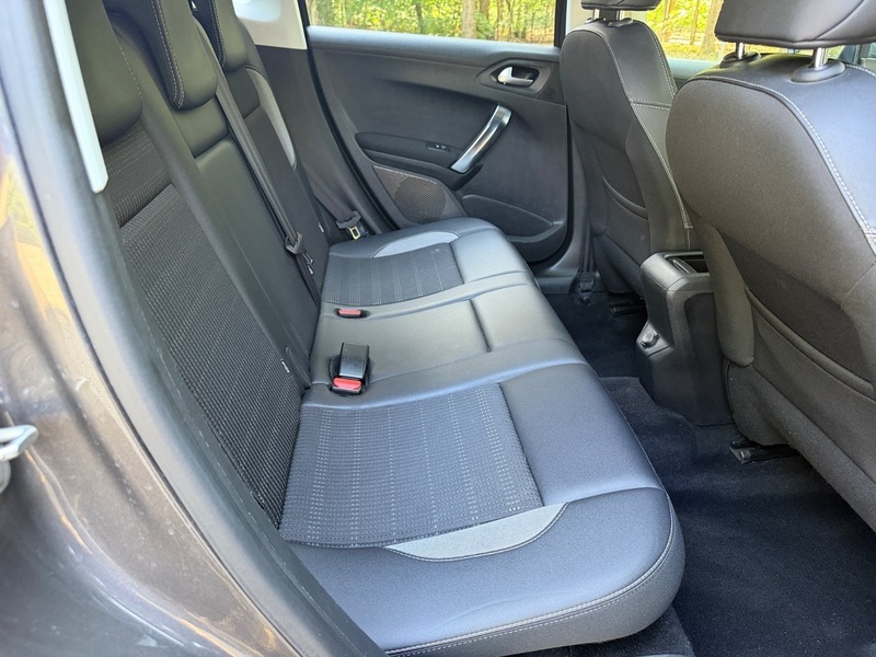Peugeot 2008 Blue Hdi Allure KO67YMX Grey #4