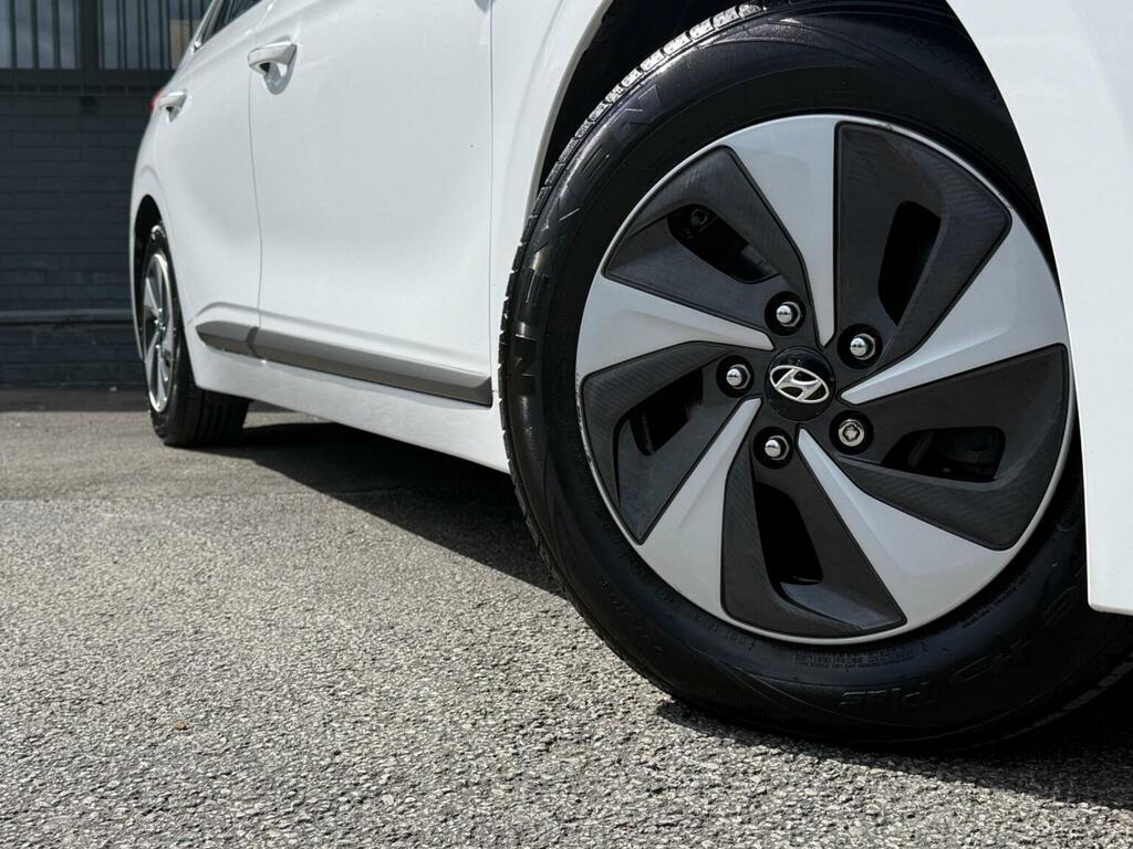 Hyundai Ioniq Hatchback 1.6 H-gdi Premium Se Dct Euro 6 Ss White #5