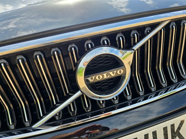 Volvo XC40 D3 Inscription Suv VU19WUK Black #3