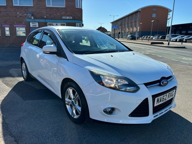 Ford Focus Hatchback MA62RXG White #6