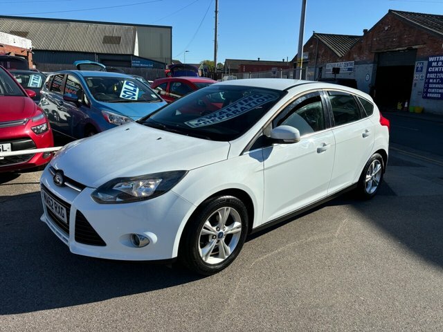 Ford Focus Hatchback MA62RXG White #3