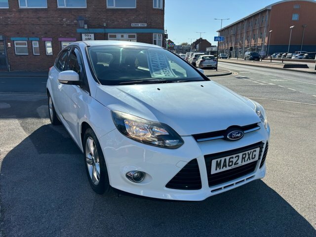 Ford Focus Hatchback MA62RXG White #2
