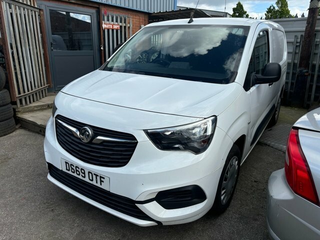 Vauxhall Combo Mpv White