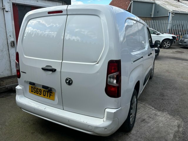 Vauxhall Combo Mpv DS69OTF White #2