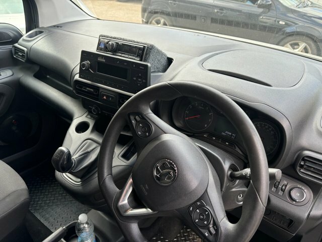 Vauxhall Combo Mpv DS69OTF White #4