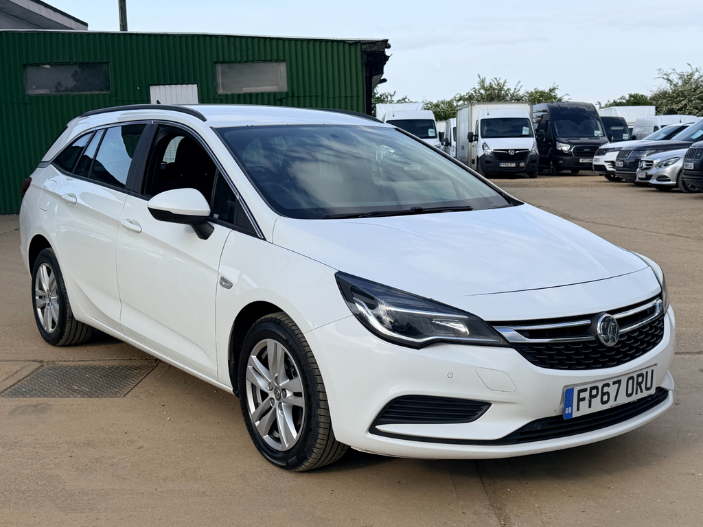 Vauxhall Astra 1.0I Turbo Ecotec Tech Line Nav Sports Tourer FP67ORU White #2