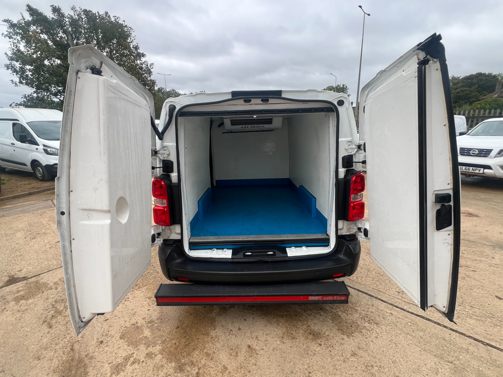 Vauxhall Vivaro 1.5 Turbo D 2900 Dynamic Panel Van 6Dr Manu DN21SKO White #4