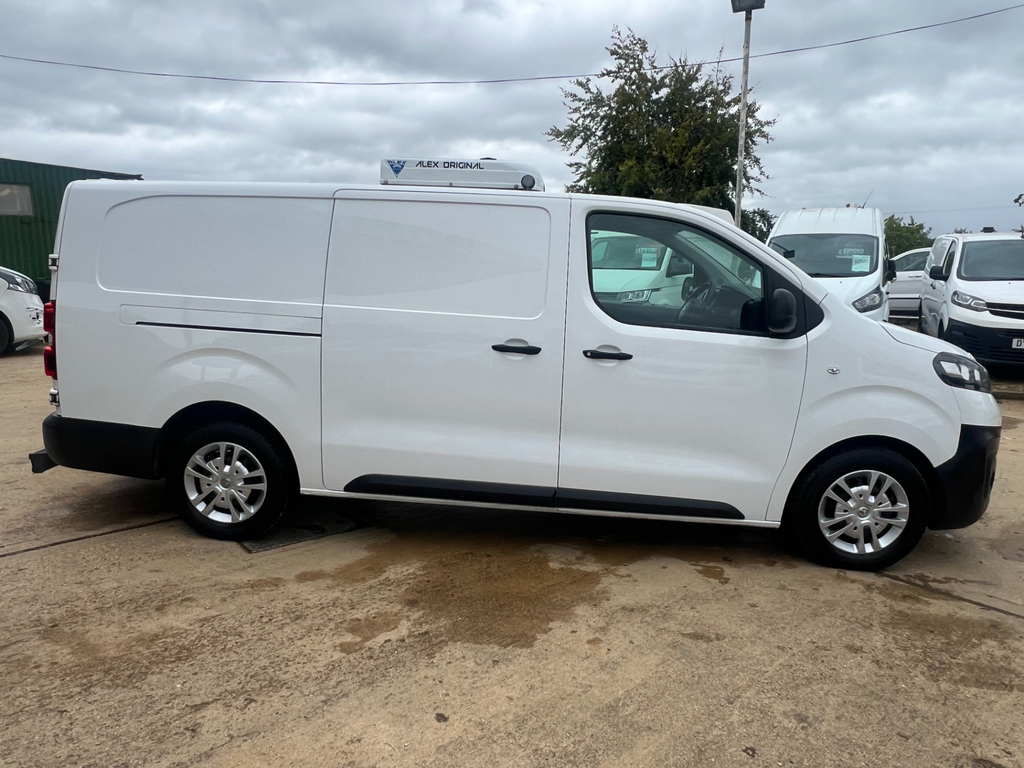 Vauxhall Vivaro 1.5 Turbo D 2900 Dynamic Panel Van 6Dr Manu DN21SKO White #2