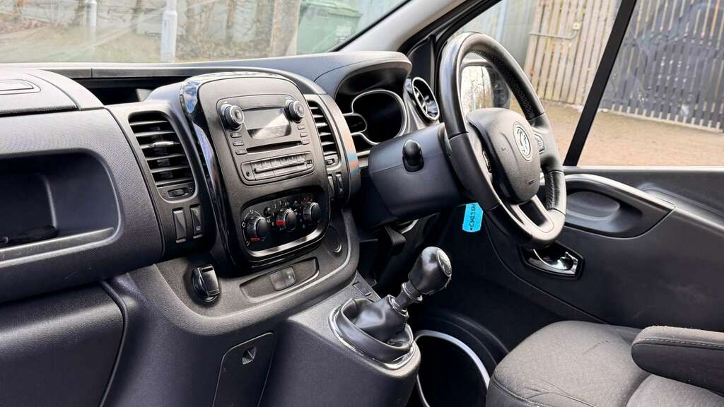 Vauxhall Vivaro 1.6 Vivaro 2900 Sportive Cdti CN19SNZ Silver #2