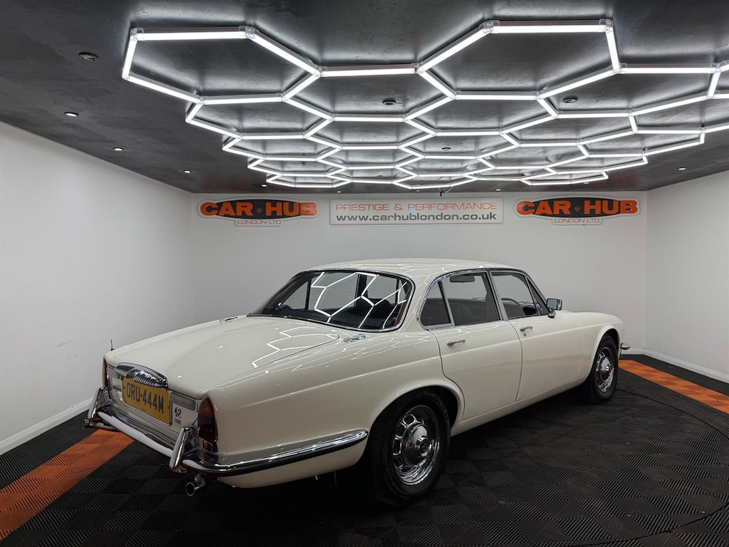 Daimler Saloon Sovereign 4.2 ORU444M White #6