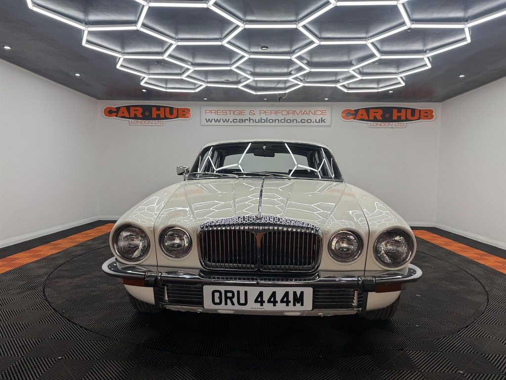 Daimler Saloon Sovereign 4.2 ORU444M White #2