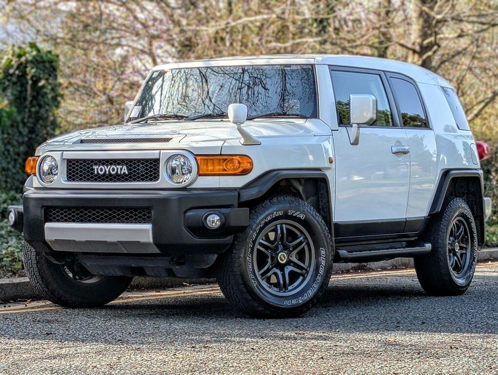 Toyota FJ Cruiser Original Spec.2016 Facelift.euro 6. Ulez White