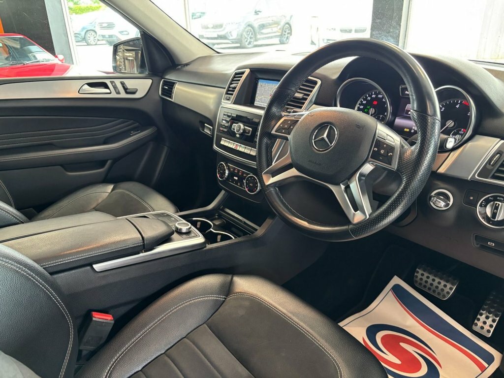 Mercedes-Benz M Class 2.1L Amg Sport Black #2