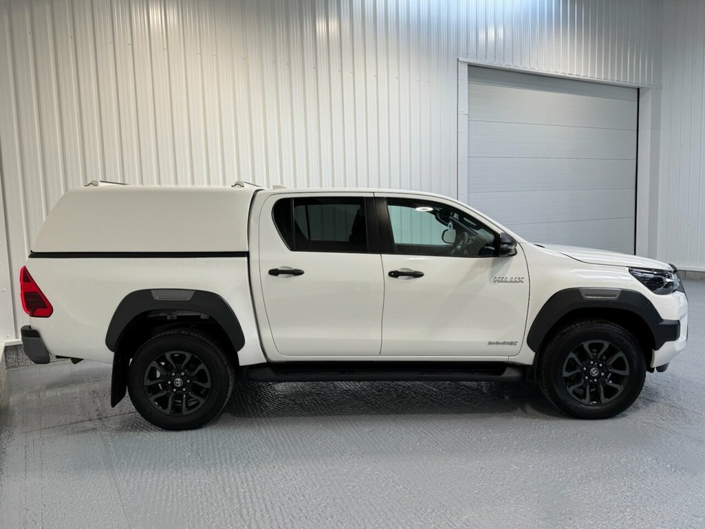 Toyota HILUX 2.8L Invincible X MM73OXN White #4