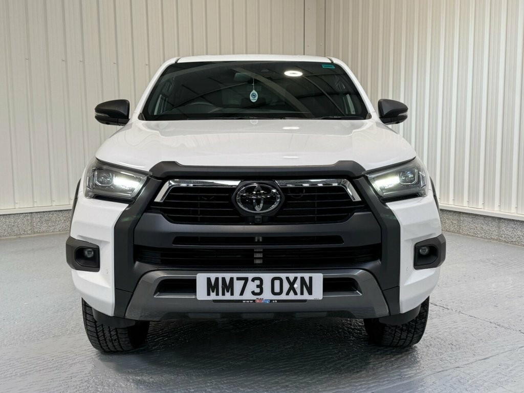Toyota HILUX 2.8L Invincible X MM73OXN White #2