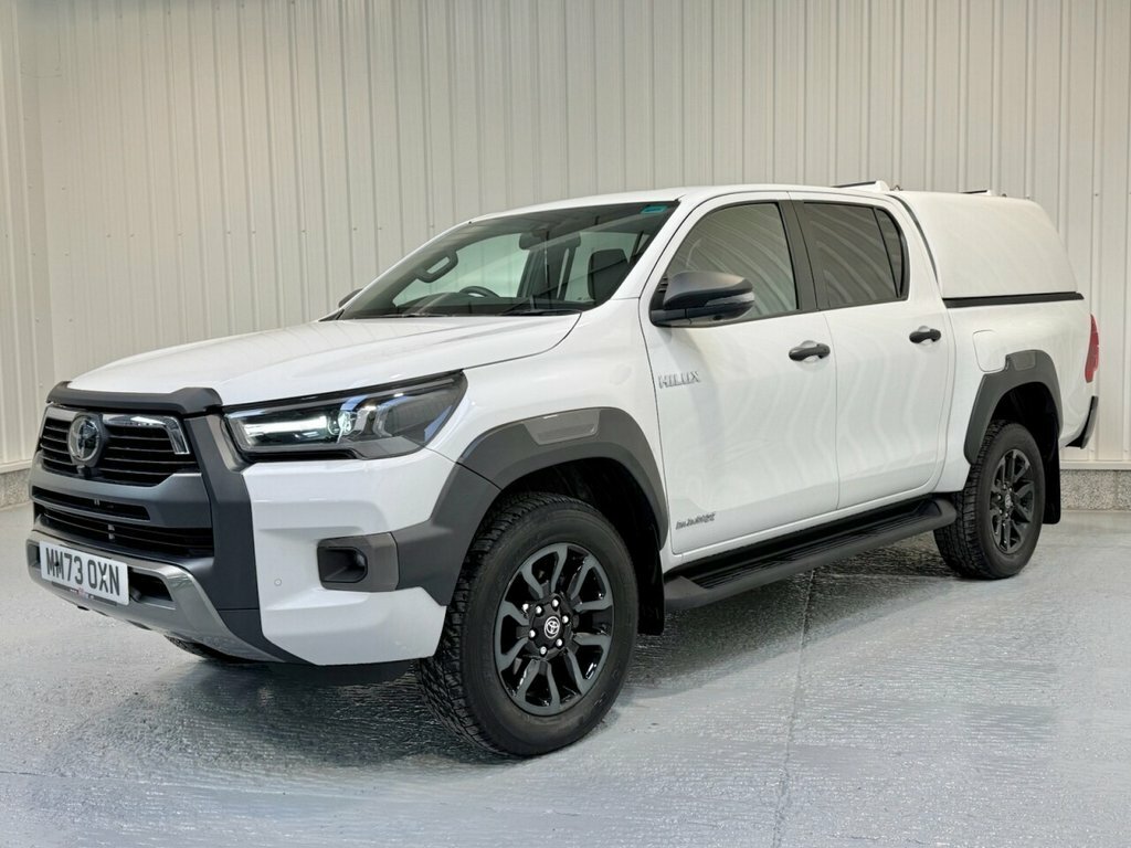 Toyota HILUX 2.8L Invincible X MM73OXN White #3