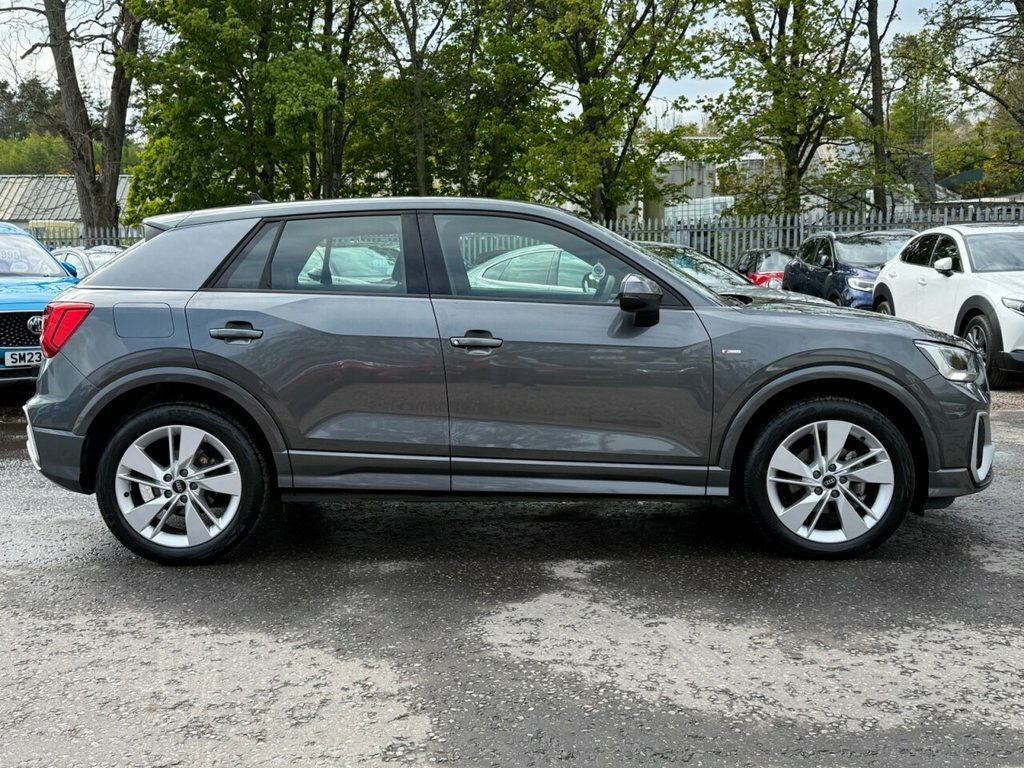 Audi Q2 1L S Line FD71RCZ Grey #4