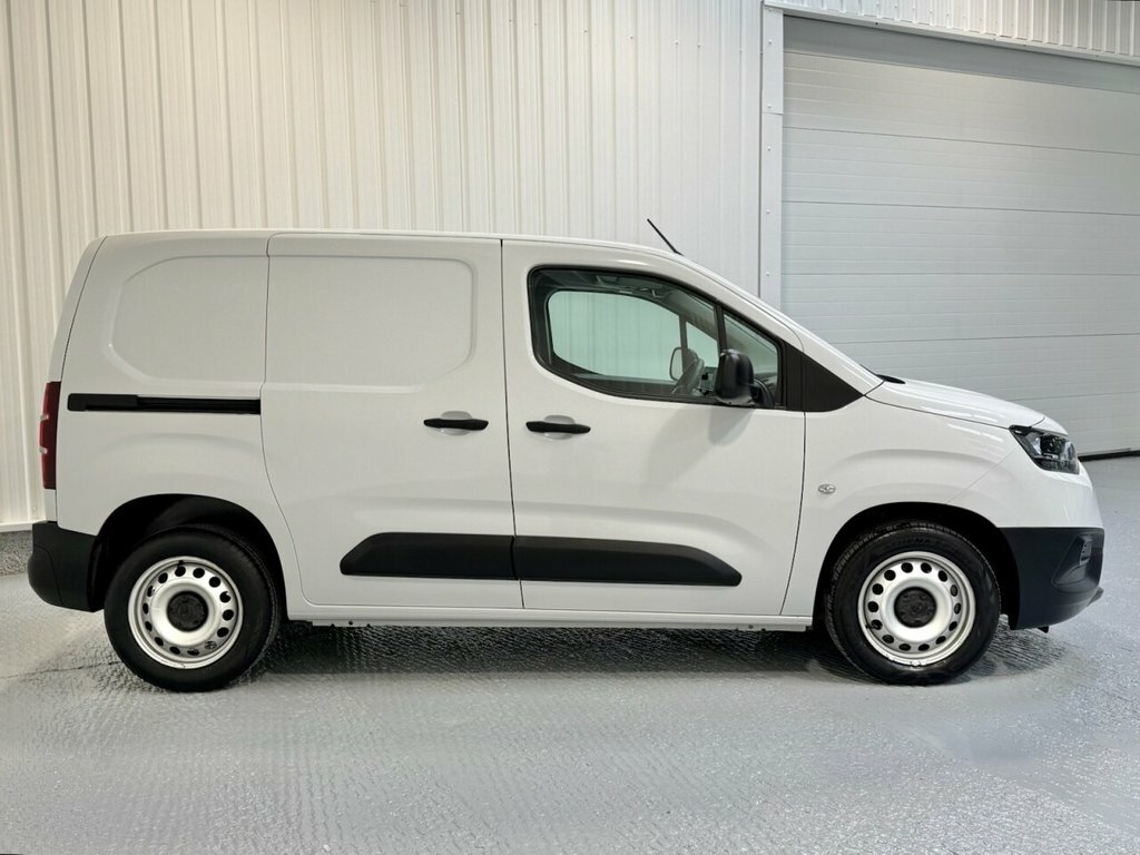 Toyota Proace City 1.5L Active ML22LLF White #4