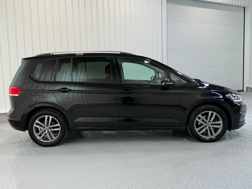 Volkswagen Touran 1.5L Match Black #4
