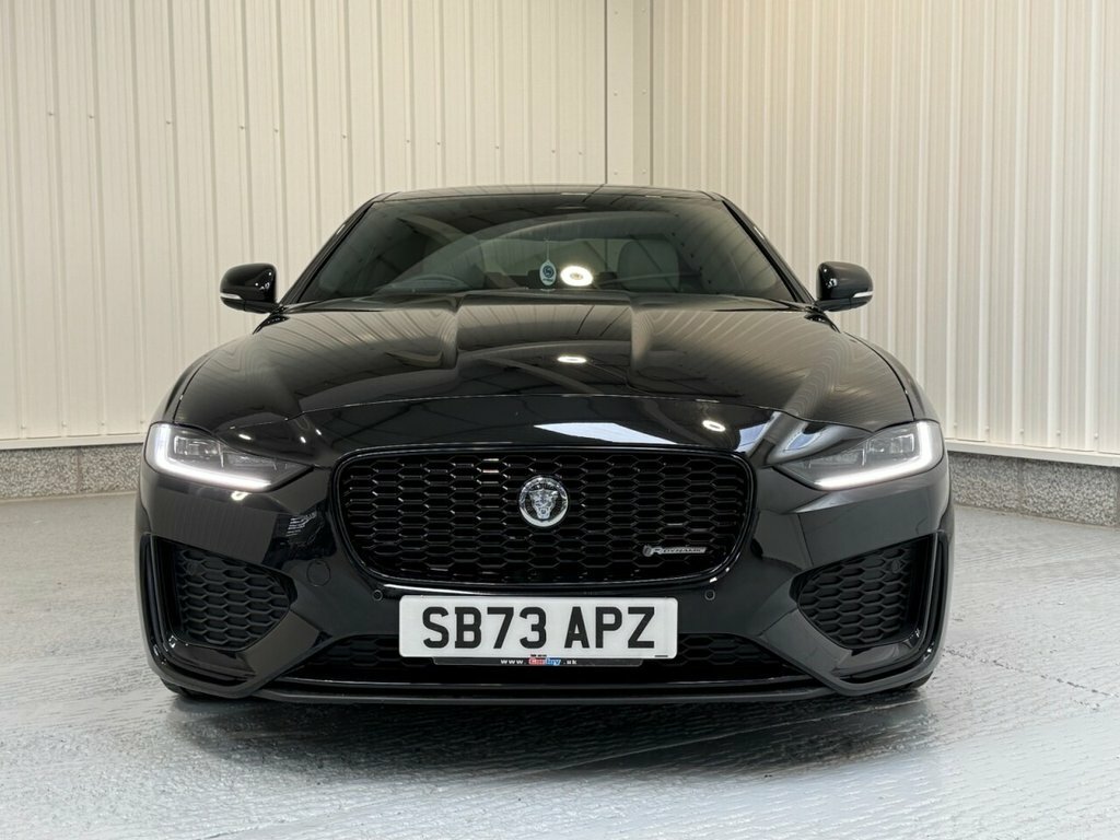 Jaguar XE 2L R-dynamic S Black #2