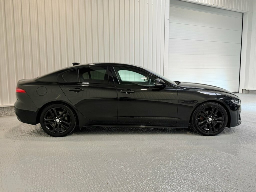 Jaguar XE 2L R-dynamic S Black #4