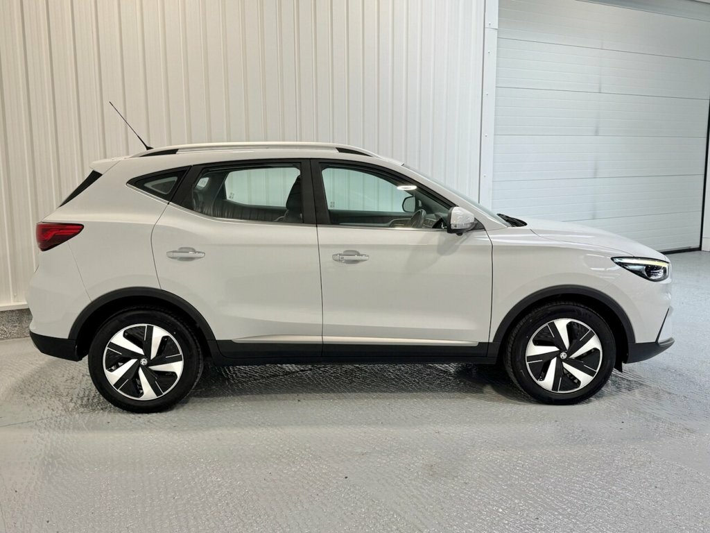 MG ZS Suv SL22YSE White #4