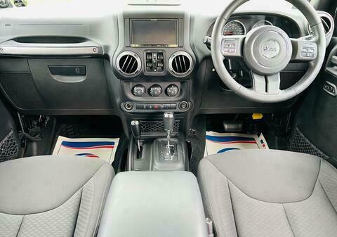 Jeep Wrangler Sahara Black #28