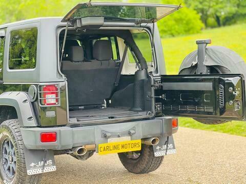 Jeep Wrangler Sahara Black #25