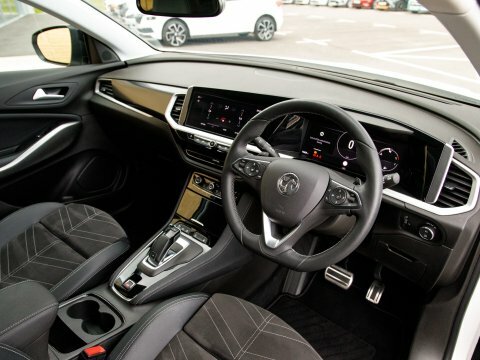 Vauxhall Grandland Suv YY23KLD White #4
