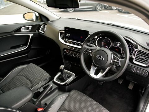 Kia Ceed Hatchback BF21FXO White #4