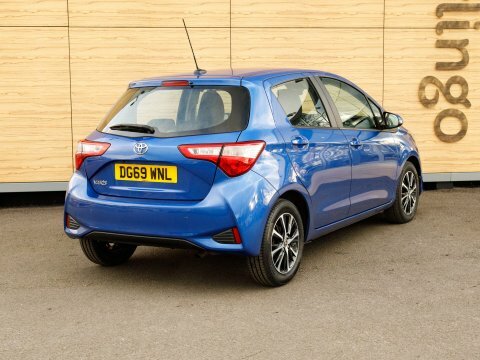 Toyota Yaris Hatchback DG69WNL Blue #2