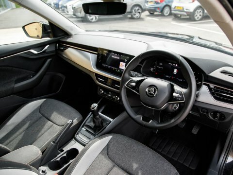 Skoda Kamiq Suv EK72ZWA Black #4