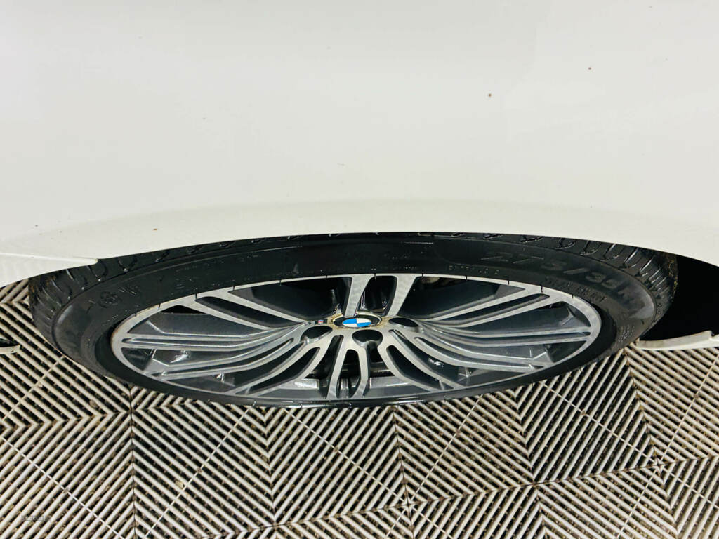 BMW 5 Series 520D Se UIG4835 White #4