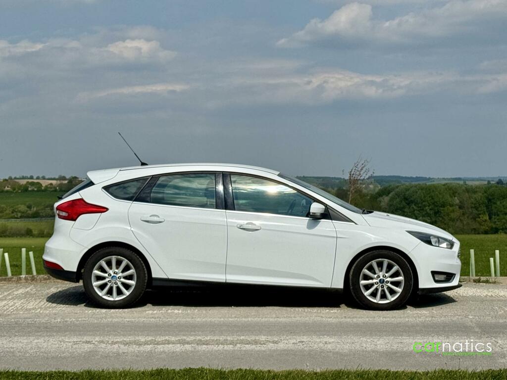 Ford Focus 1.0T Ecoboost Titanium Hatchback BP65XXN White #2
