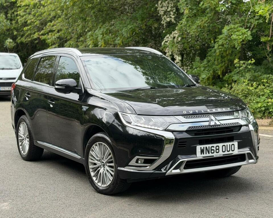 Mitsubishi Outlander Suv 2.4H Twinmotor 13.8Kwh 4H Cvt 4Wd Euro 6 Ss Black