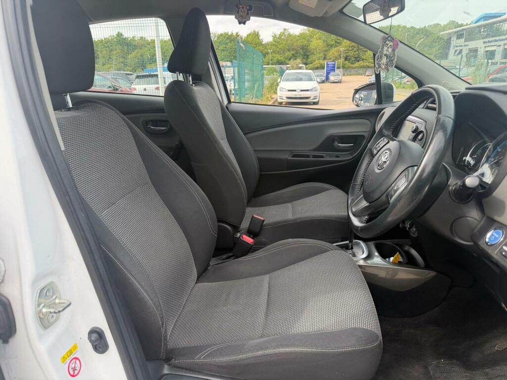 Toyota Yaris Hatchback 1.5 Vvt-h Icon E-cvt Euro 6 201564 PY64HVR White #6