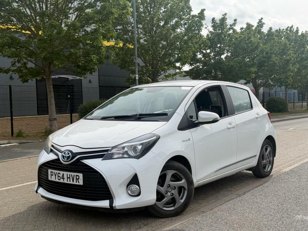 Toyota Yaris Hatchback 1.5 Vvt-h Icon E-cvt Euro 6 201564 PY64HVR White #2