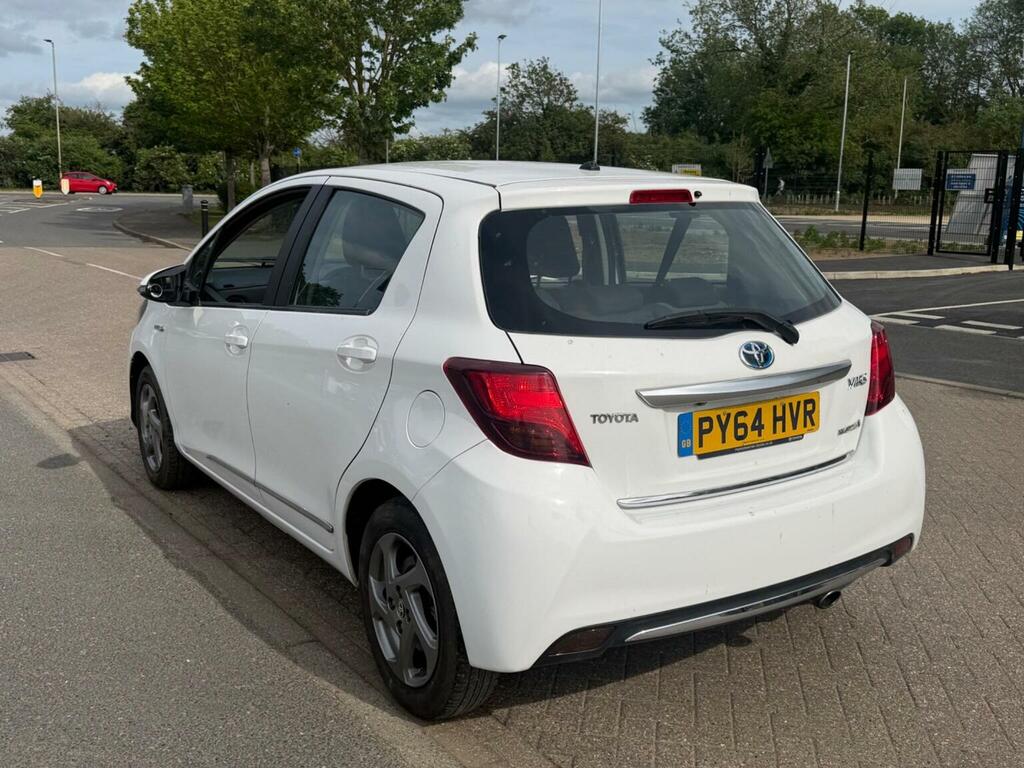 Toyota Yaris Hatchback 1.5 Vvt-h Icon E-cvt Euro 6 201564 PY64HVR White #4