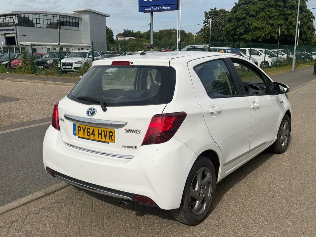 Toyota Yaris Hatchback 1.5 Vvt-h Icon E-cvt Euro 6 201564 PY64HVR White #3