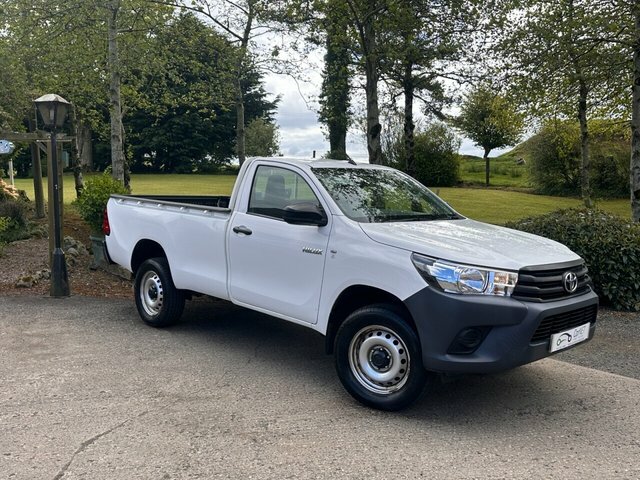 Toyota HILUX 2018 2.4 D-4d Active Pickup 4Wd White #5