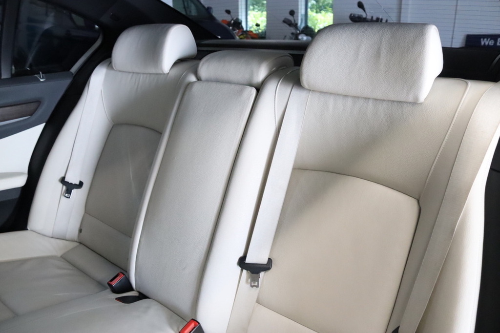 BMW 7 Series 730D Se Blue #16