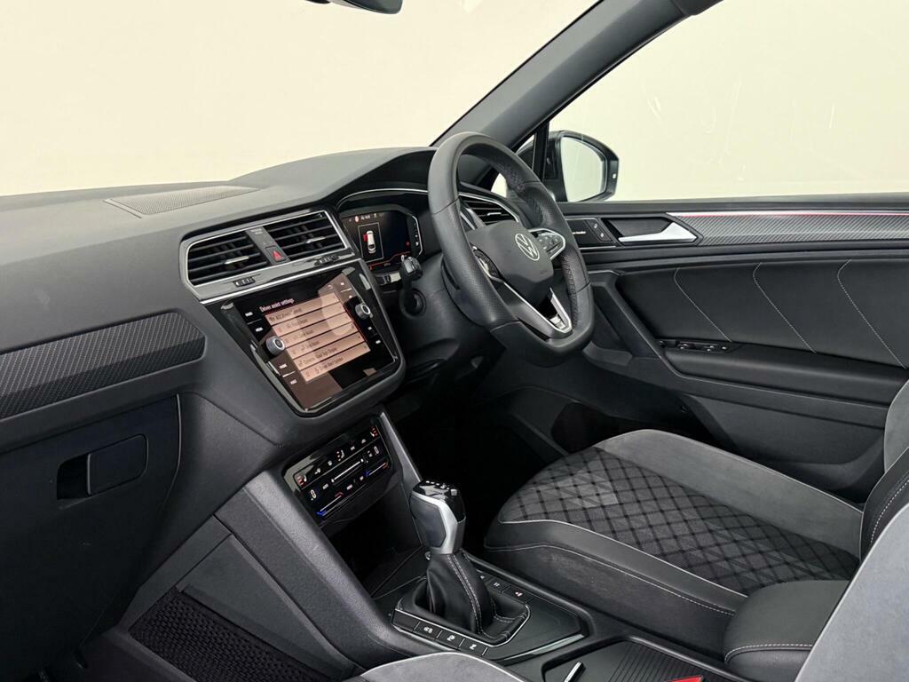 Volkswagen Tiguan 1.5 Tsi R-line Dsg Euro 6 Ss RE23LKP Black #4